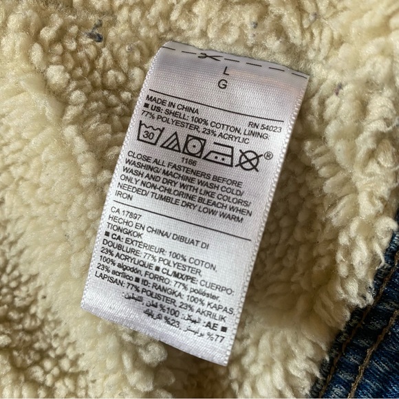 Old Navy || Sherpa Lined Denim Trucker Jacket - Picture 7 of 10
